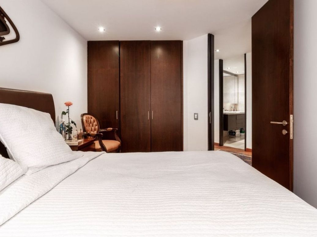 Apartamento de 3 alcobas en venta en Los Rosales, Bogotá, 168 m² · foto 9 de 18