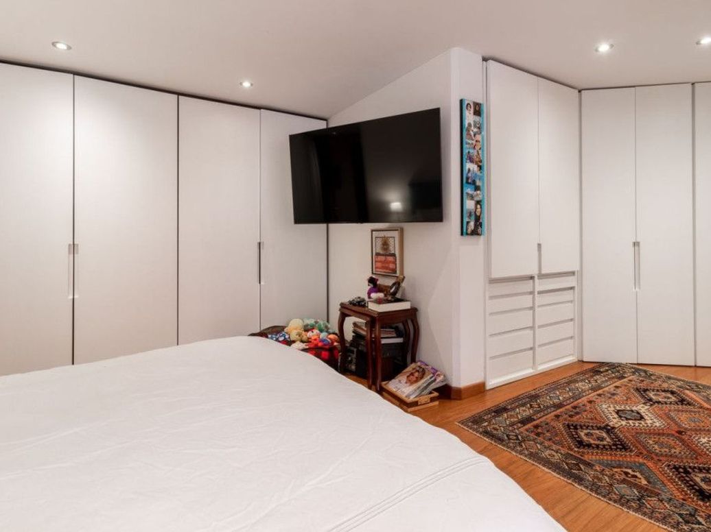 Apartamento de 3 alcobas en venta en Los Rosales, Bogotá, 168 m² · foto 15 de 18