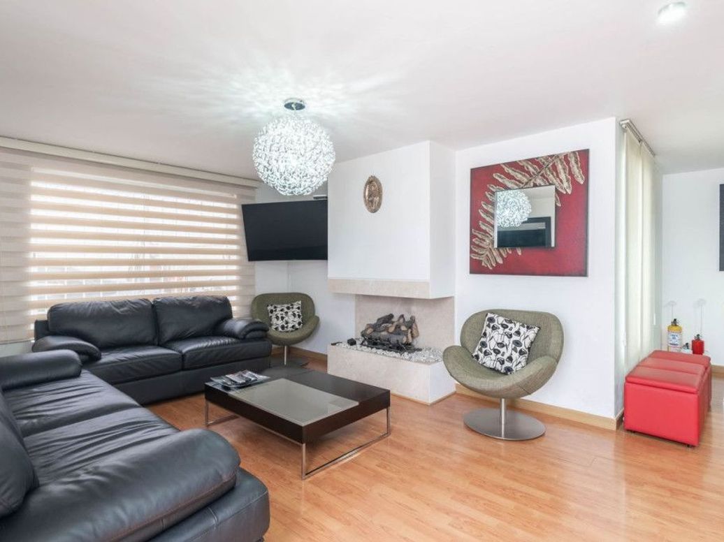 Casa de 5 alcobas en venta en Caobos Salazar, Bogotá, 240 m² · foto 2 de 20