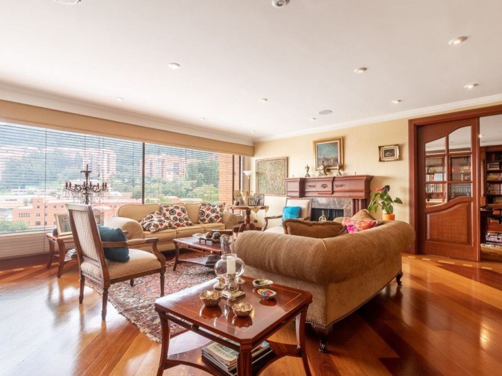 Apartamento de 4 alcobas en arriendo en Cerros De Santa Barbara, Bogotá, 495 m² · foto 4 de 20