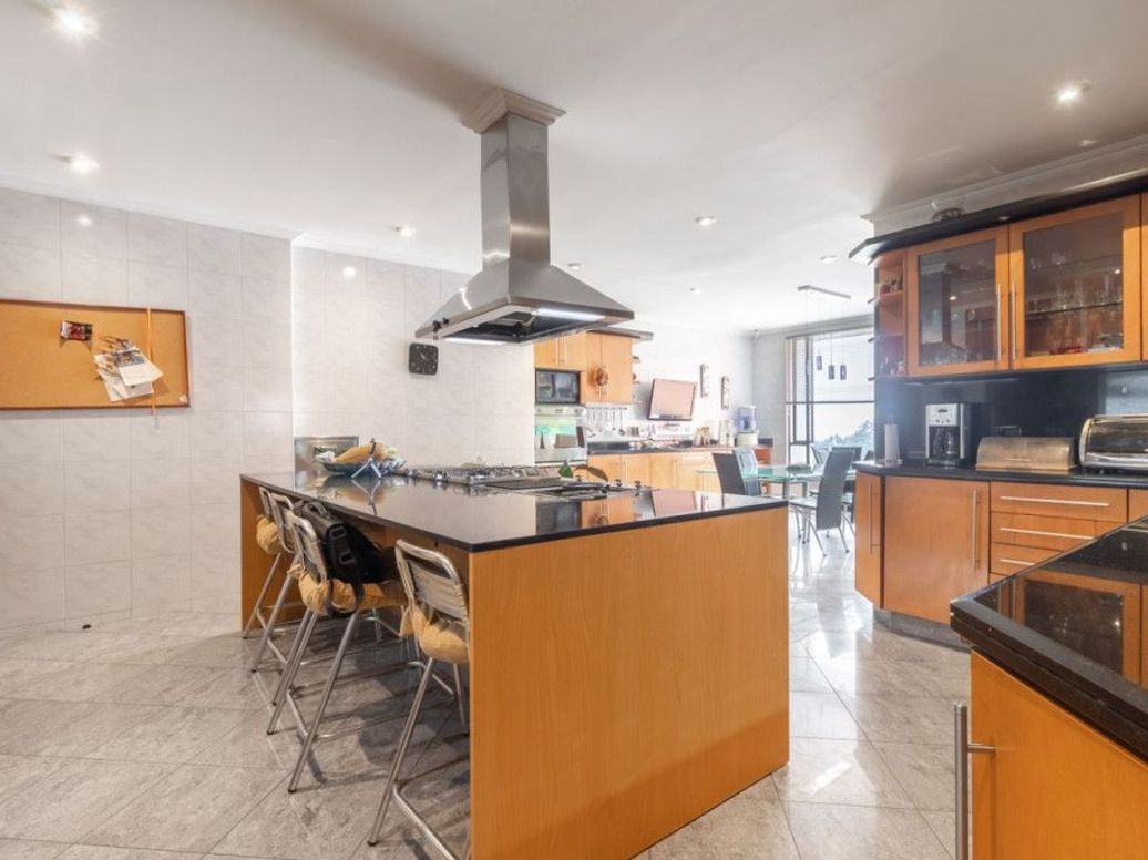 Apartamento de 4 alcobas en arriendo en Cerros De Santa Barbara, Bogotá, 495 m² · foto 10 de 20