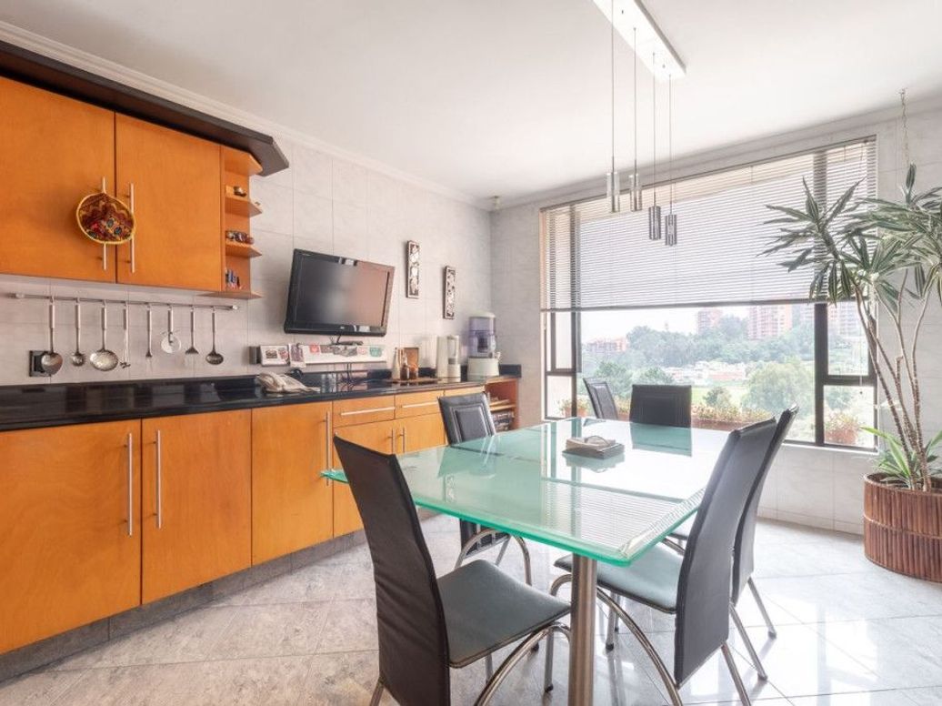 Apartamento de 4 alcobas en arriendo en Cerros De Santa Barbara, Bogotá, 495 m² · foto 11 de 20