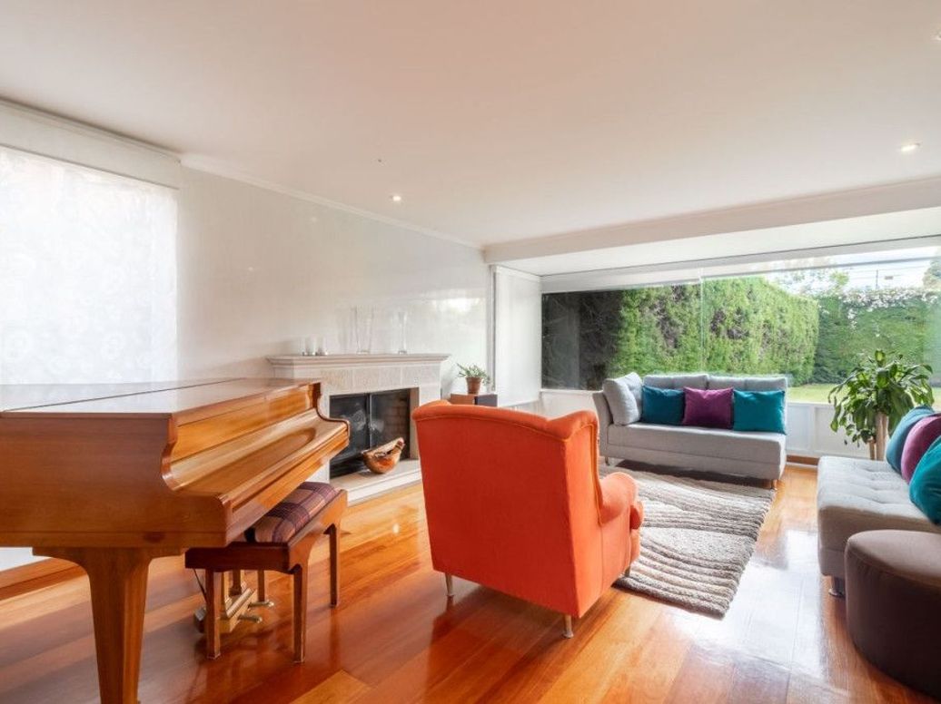 Casa de 4 alcobas en venta en San José De Bavaria, Bogotá, 275 m² · foto 2 de 20