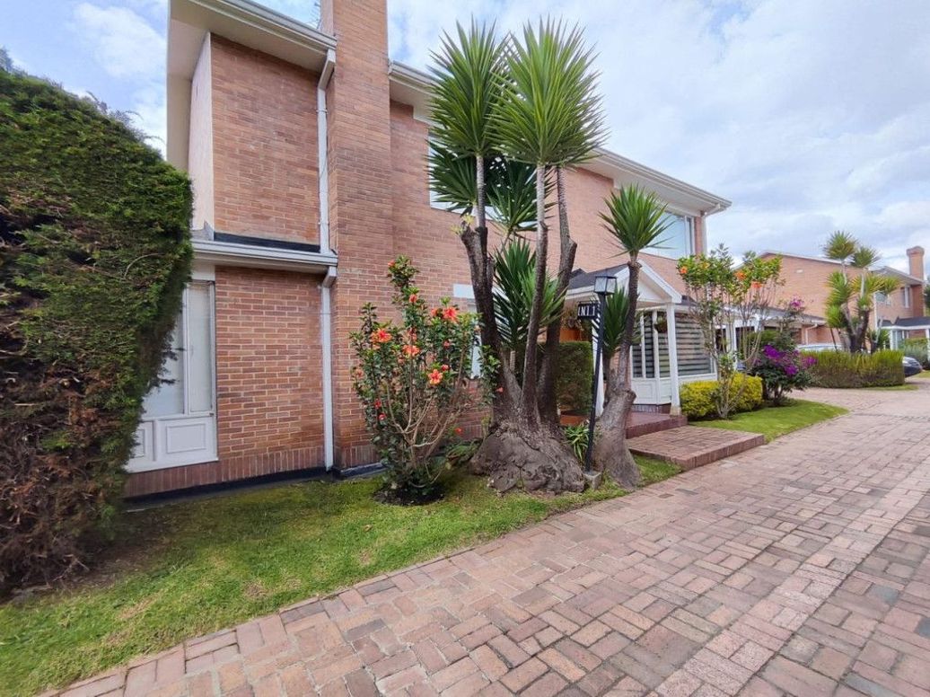 Casa de 4 alcobas en venta en San José De Bavaria, Bogotá, 275 m² · foto 3 de 20