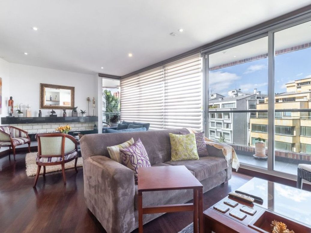 Apartamento de 2 alcobas en venta en El Refugio, Bogotá, 186 m² · foto 2 de 20