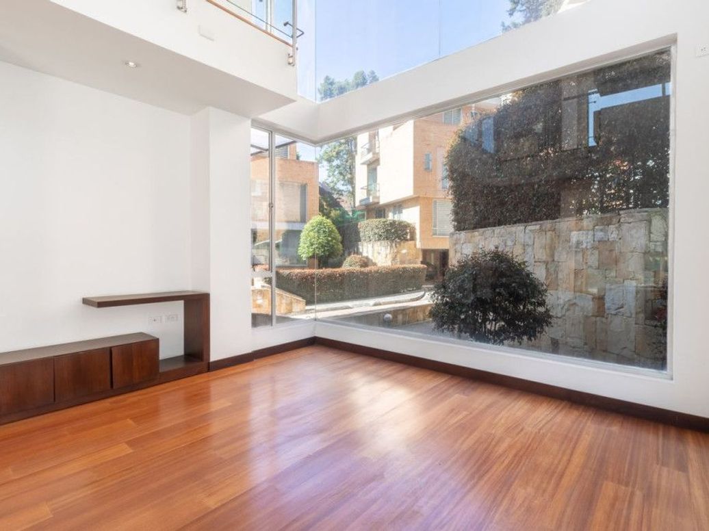 Casa de 3 alcobas en venta en Niza Suba, Bogotá, 336 m² · foto 2 de 20