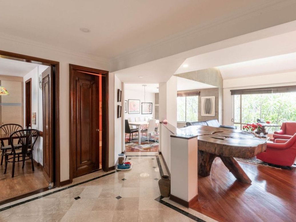 Apartamento de 3 alcobas en venta en Santa Barbara Occidental, Bogotá, 314 m² · foto 2 de 20