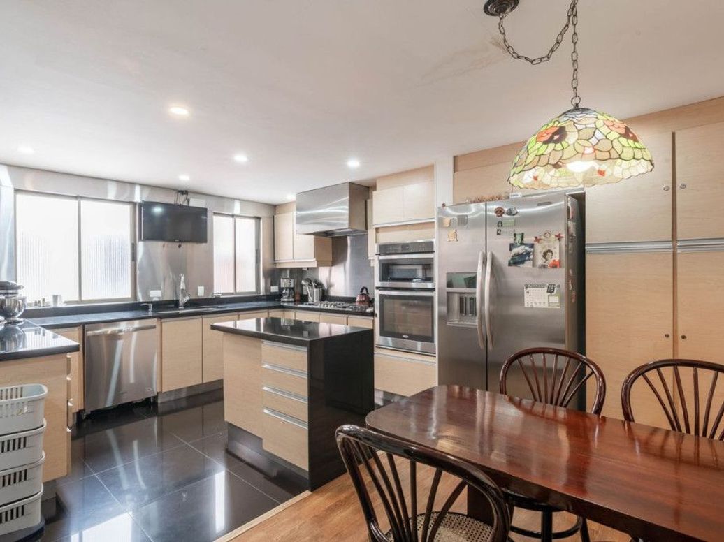Apartamento de 3 alcobas en venta en Santa Barbara Occidental, Bogotá, 314 m² · foto 8 de 20