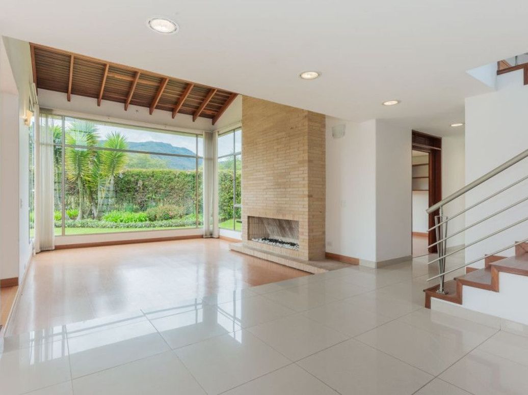 Casa de 4 alcobas en arriendo en Casa Blanca, Bogotá, 293 m² · foto 2 de 20