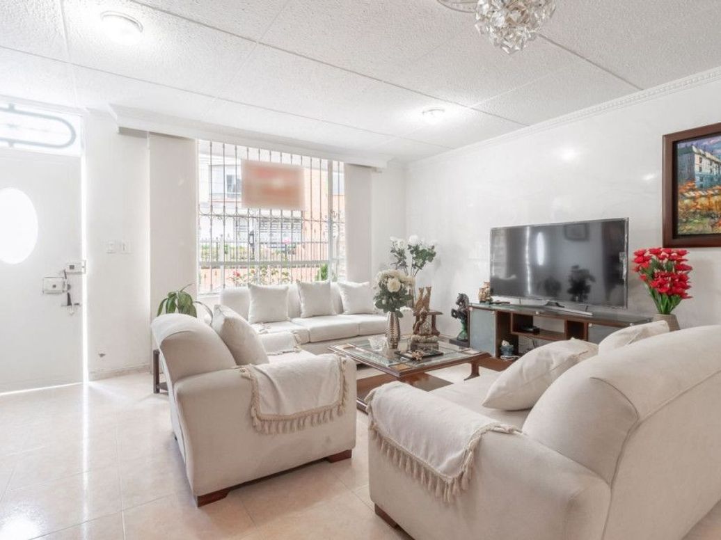 Casa de 3 alcobas en venta en Quinta Paredes, Bogotá, 176 m² · foto 3 de 20