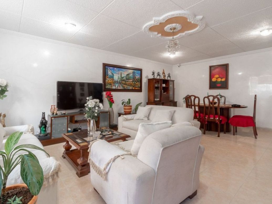 Casa de 3 alcobas en venta en Quinta Paredes, Bogotá, 176 m² · foto 2 de 20