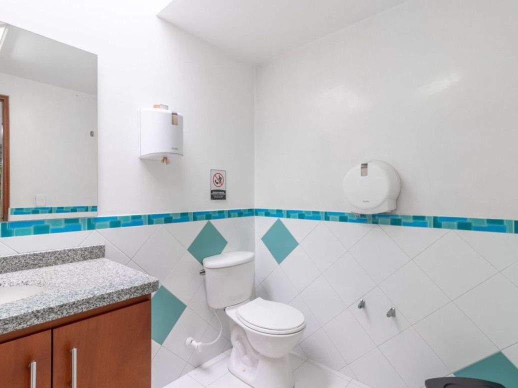 Casa de 12 alcobas en venta en San Patricio, Bogotá, 443 m² · foto 12 de 20