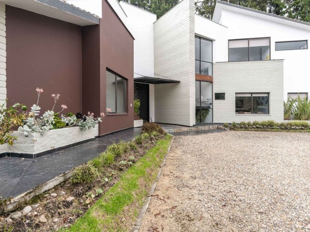 Casa de 4 alcobas en venta en Casa Blanca, Bogotá, 500 m² · foto 2 de 20