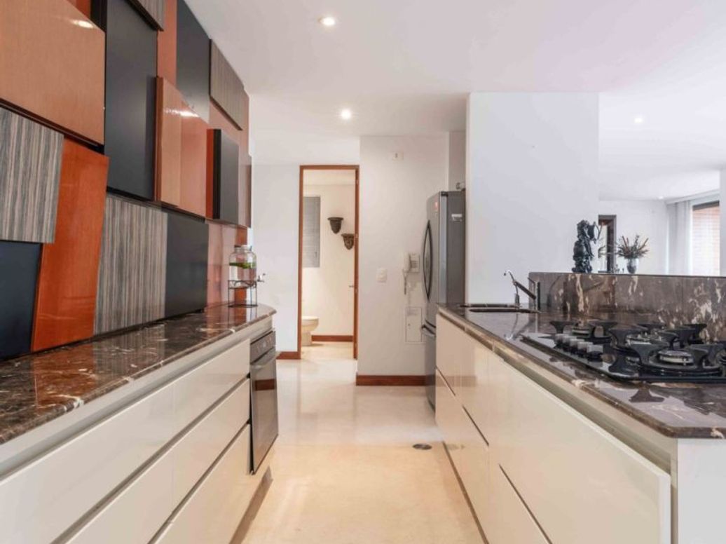 Apartamento de 3 alcobas en venta en El Plan, Bogotá, 221 m² · foto 8 de 20