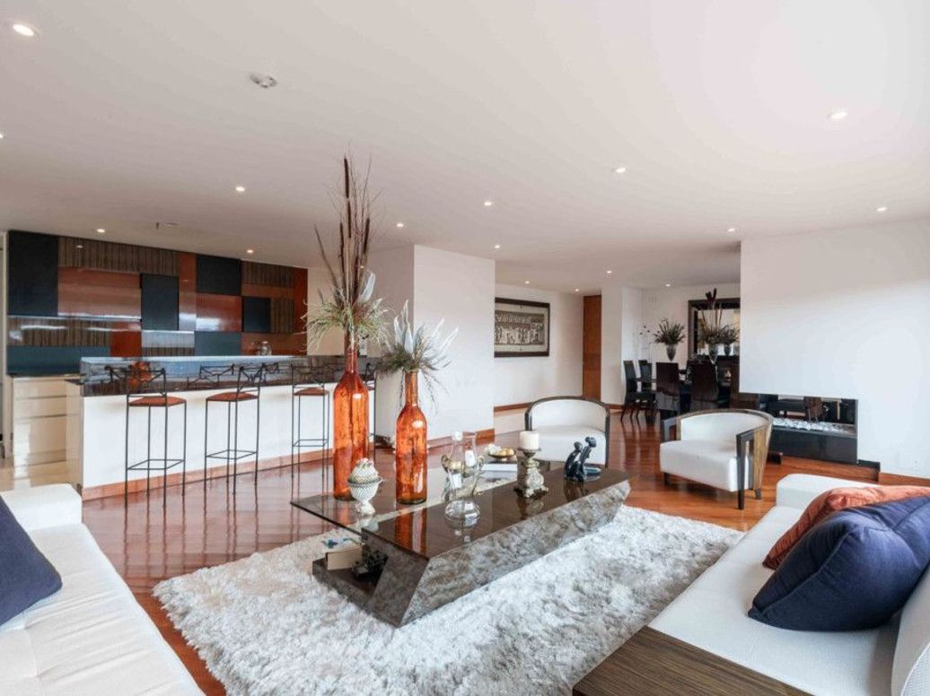 Apartamento de 3 alcobas en venta en El Plan, Bogotá, 221 m² · foto 2 de 20