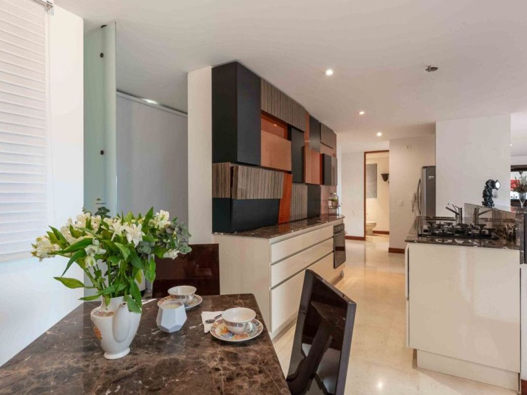 Apartamento de 3 alcobas en venta en El Plan, Bogotá, 221 m² · foto 7 de 20