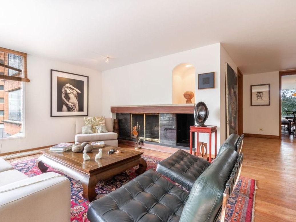 Apartamento de 3 alcobas en venta en El Refugio, Bogotá, 276 m² · foto 2 de 20