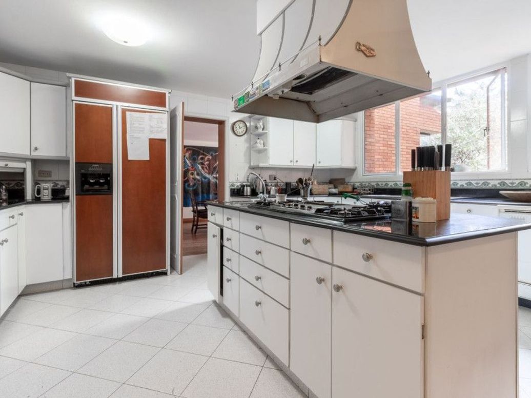 Apartamento de 3 alcobas en venta en El Refugio, Bogotá, 276 m² · foto 10 de 20