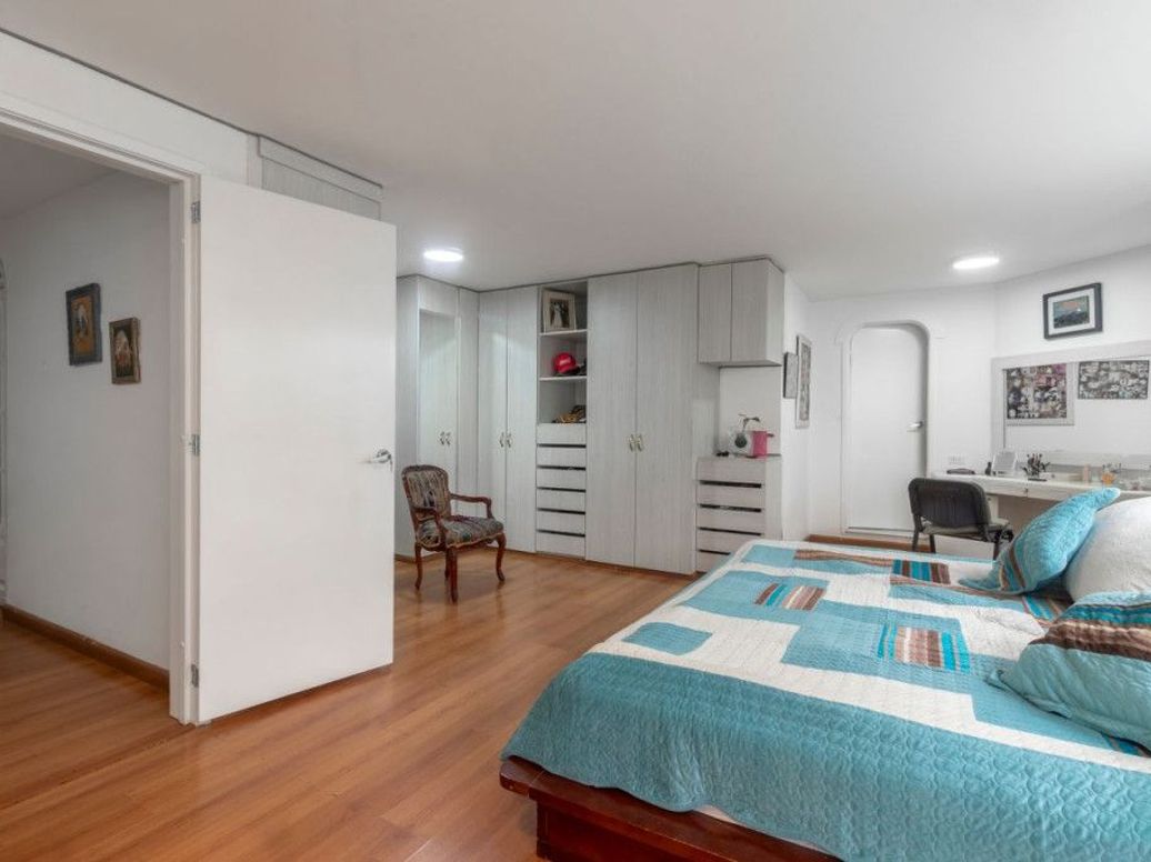 Apartamento de 3 alcobas en venta en Chico, Bogotá, 208 m² · foto 11 de 20