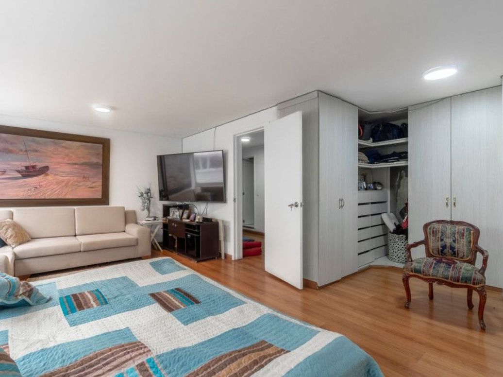 Apartamento de 3 alcobas en venta en Chico, Bogotá, 208 m² · foto 16 de 20