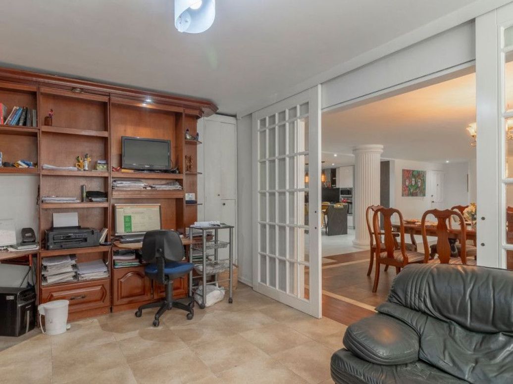Apartamento de 3 alcobas en venta en Chico, Bogotá, 208 m² · foto 10 de 20