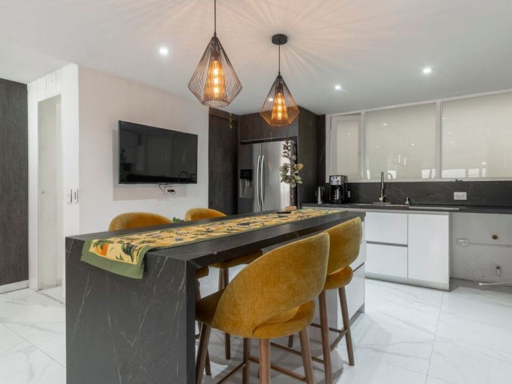Apartamento de 3 alcobas en venta en Chico, Bogotá, 208 m² · foto 8 de 20
