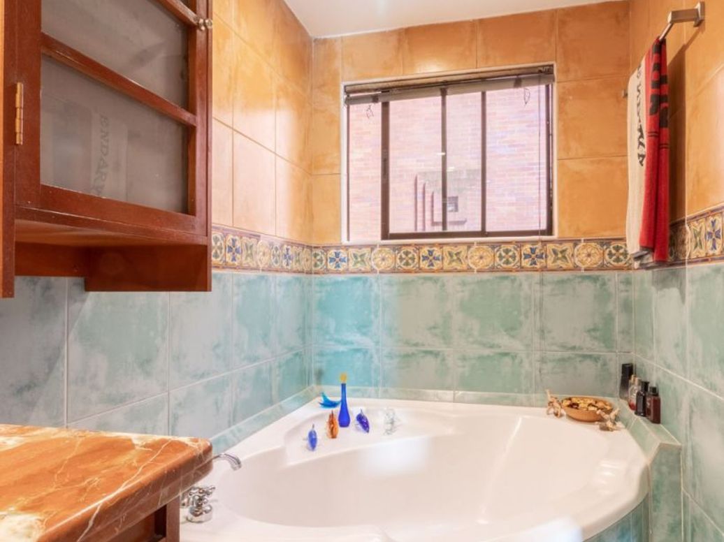 Apartamento de 2 alcobas en venta en El Refugio, Bogotá, 150 m² · foto 18 de 20