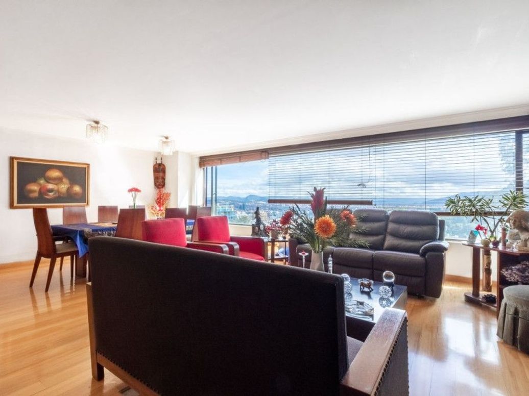Apartamento de 2 alcobas en venta en El Refugio, Bogotá, 150 m² · foto 2 de 20