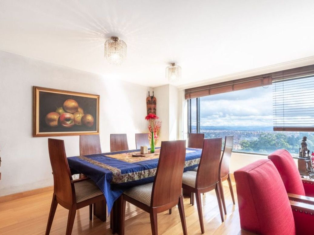 Apartamento de 2 alcobas en venta en El Refugio, Bogotá, 150 m² · foto 3 de 20