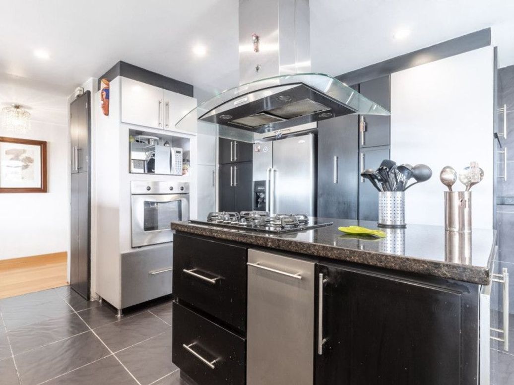 Apartamento de 2 alcobas en venta en El Refugio, Bogotá, 150 m² · foto 4 de 20