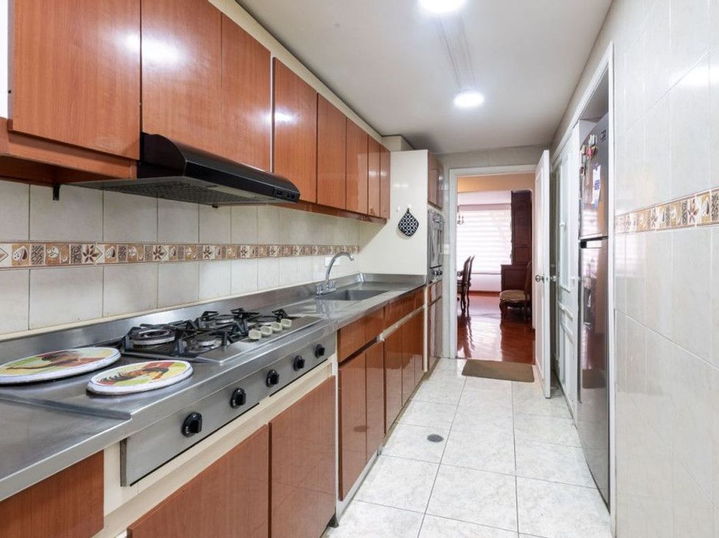 Apartamento de 3 alcobas en venta en Santa Barbara Central, Bogotá, 173 m² · foto 5 de 17