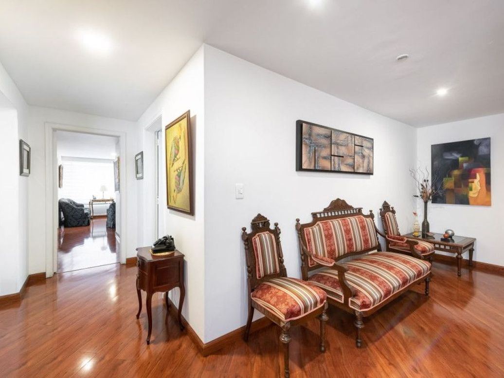 Apartamento de 3 alcobas en venta en Santa Barbara Central, Bogotá, 173 m² · foto 8 de 17