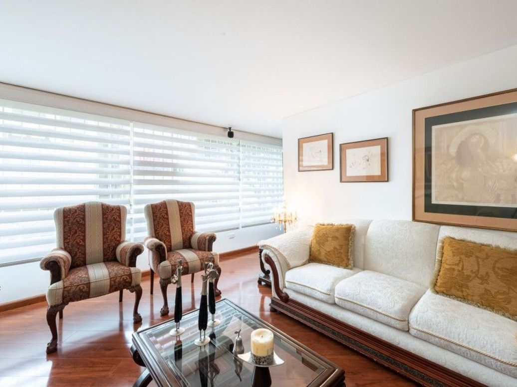 Apartamento de 3 alcobas en venta en Santa Barbara Central, Bogotá, 173 m² · foto 2 de 17