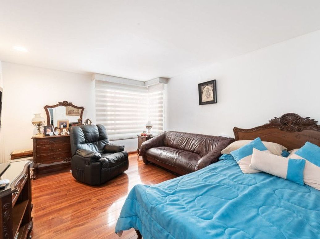 Apartamento de 3 alcobas en venta en Santa Barbara Central, Bogotá, 173 m² · foto 9 de 17
