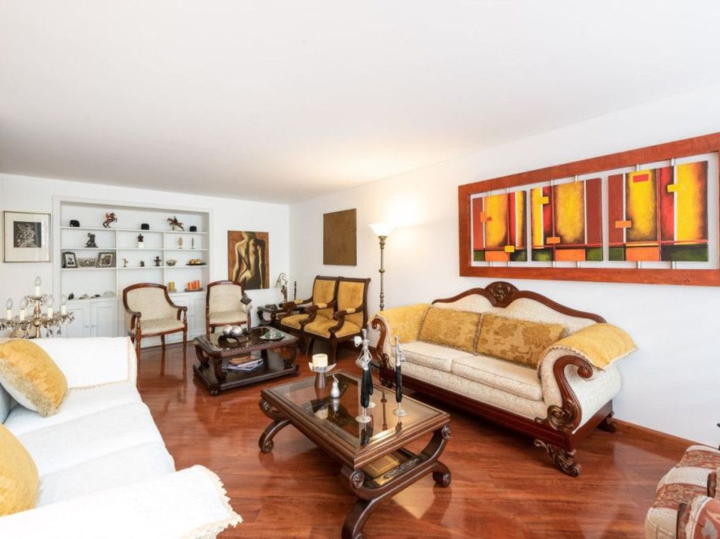 Apartamento de 3 alcobas en venta en Santa Barbara Central, Bogotá, 173 m² · foto 3 de 17