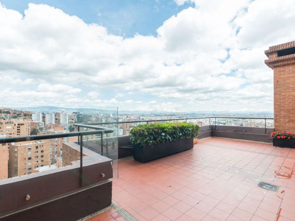 Apartamento de 3 alcobas en venta en El Refugio, Bogotá, 270 m² · foto 20 de 20