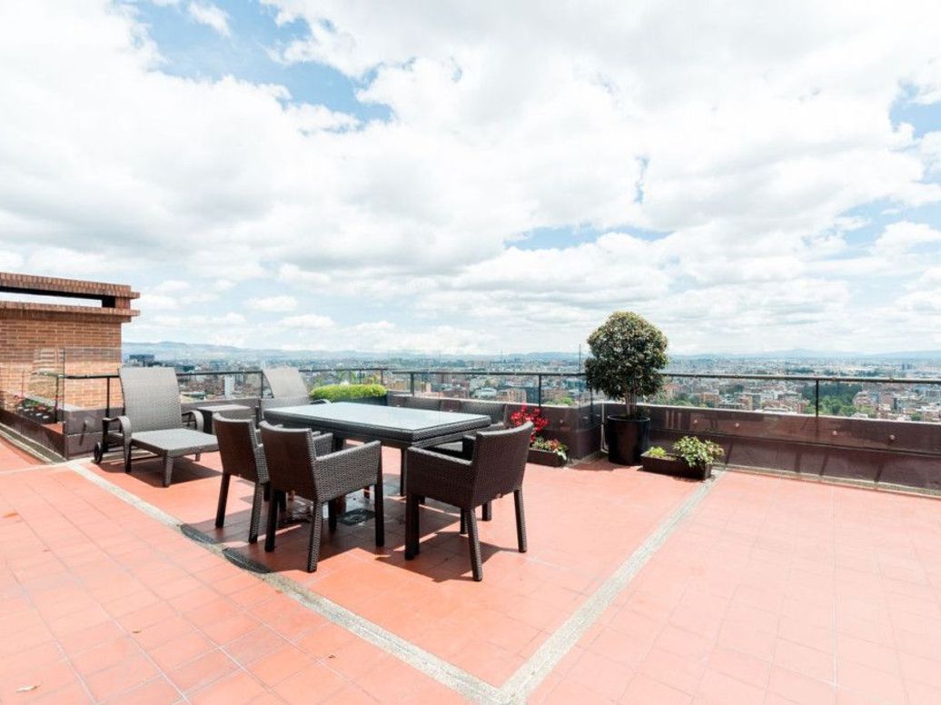 Apartamento de 3 alcobas en venta en El Refugio, Bogotá, 270 m² · foto 19 de 20