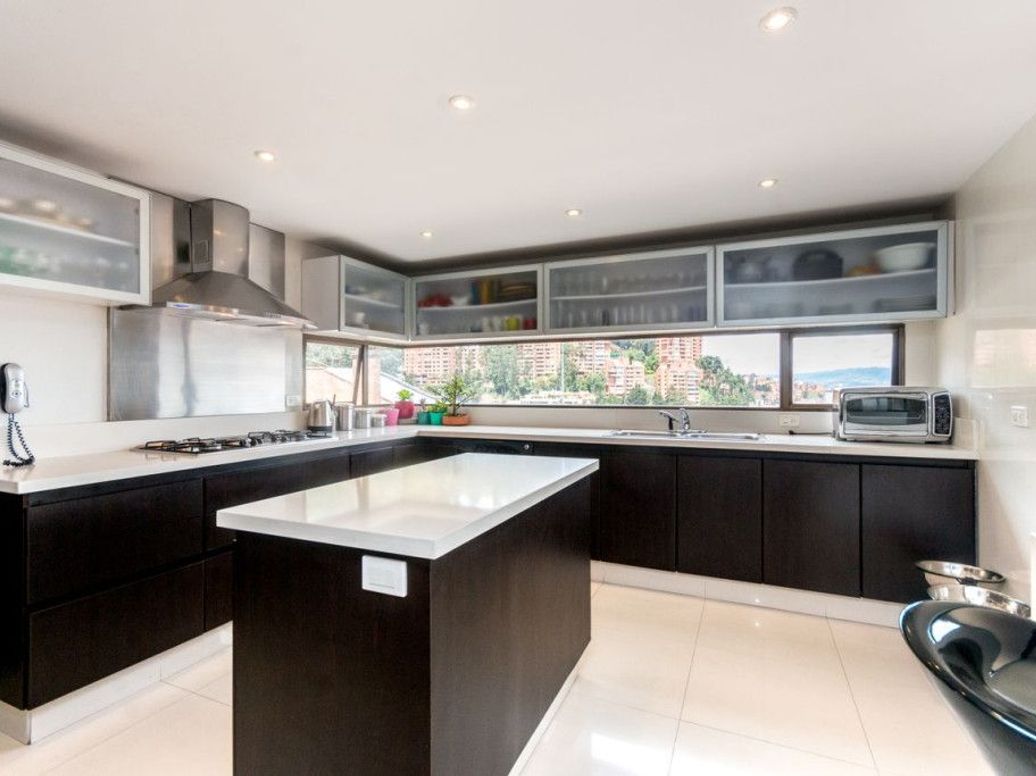 Apartamento de 3 alcobas en venta en El Refugio, Bogotá, 270 m² · foto 6 de 20