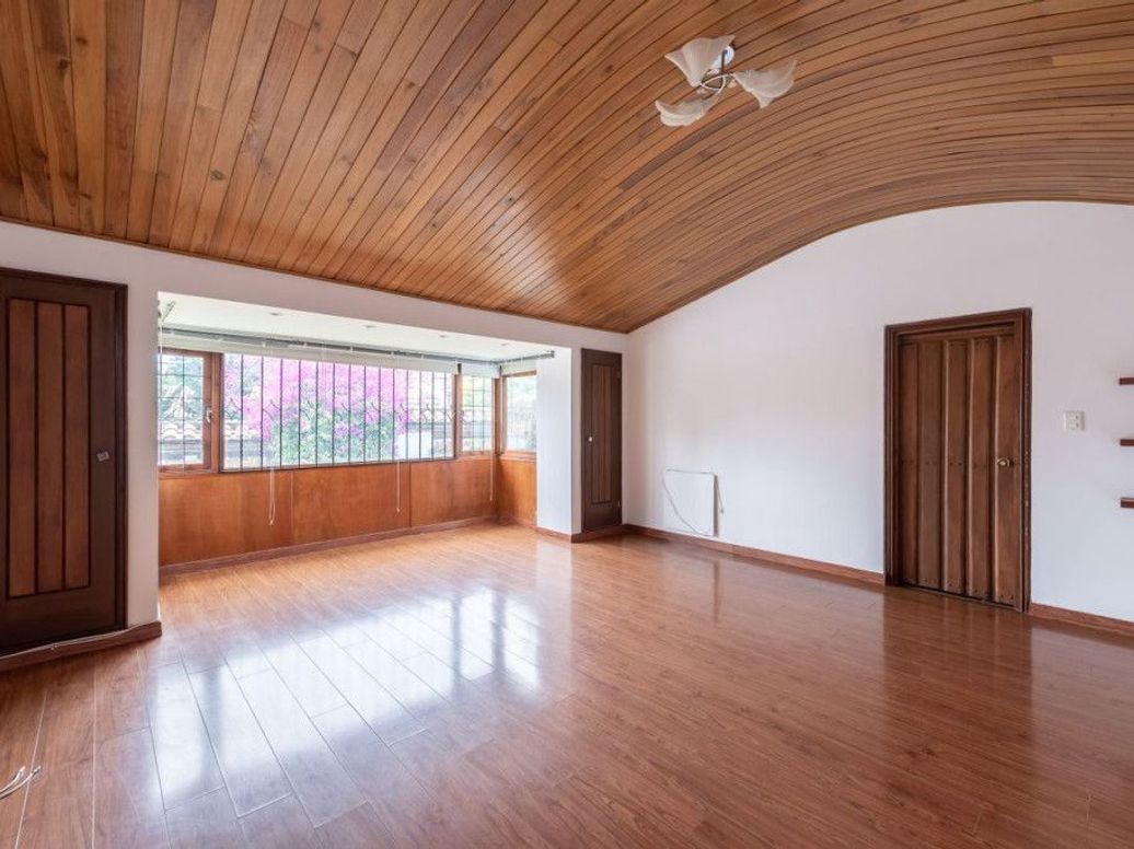 Casa de 3 alcobas en venta en Santa Ana Oriental, Bogotá, 345 m² · foto 14 de 20