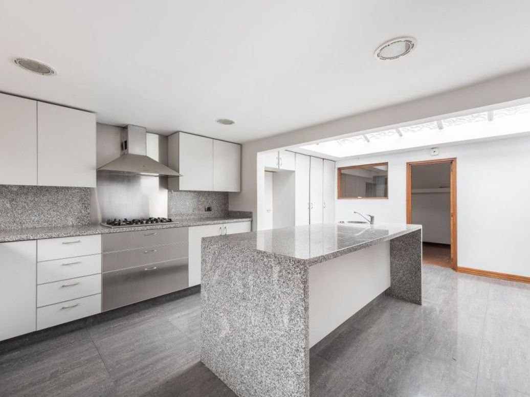 Casa de 3 alcobas en venta en Santa Ana Oriental, Bogotá, 345 m² · foto 8 de 20