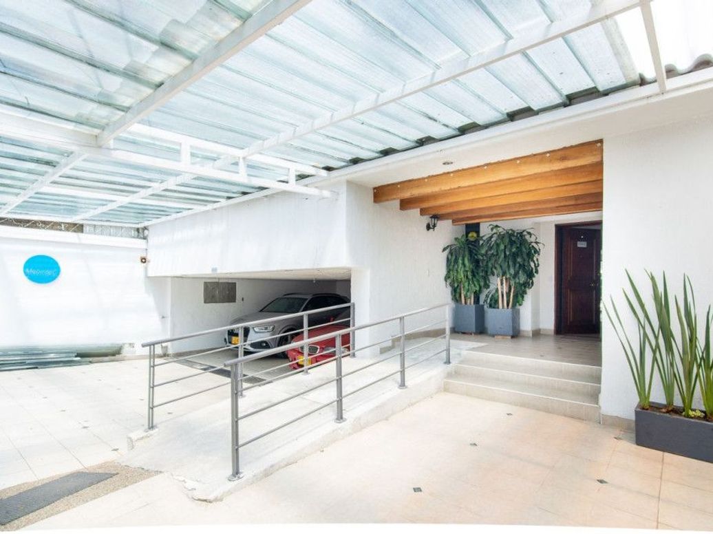 Casa de 6 alcobas en venta en Molinos Norte, Bogotá, 700 m² · foto 3 de 20