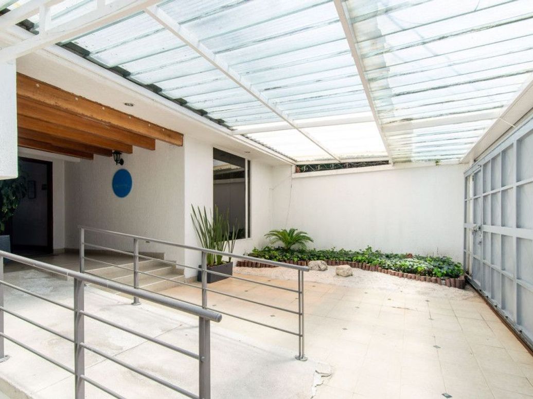 Casa de 6 alcobas en venta en Molinos Norte, Bogotá, 700 m² · foto 2 de 20