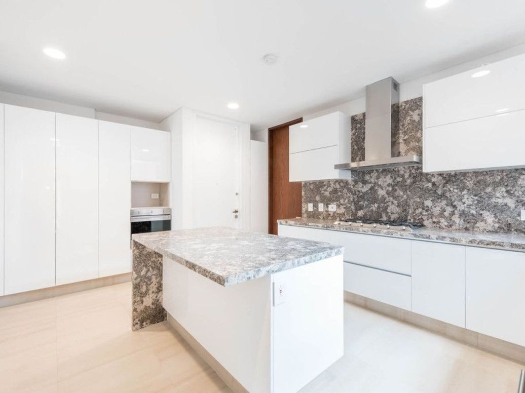 Apartamento de 3 alcobas en venta en Los Rosales, Bogotá, 275 m² · foto 7 de 20