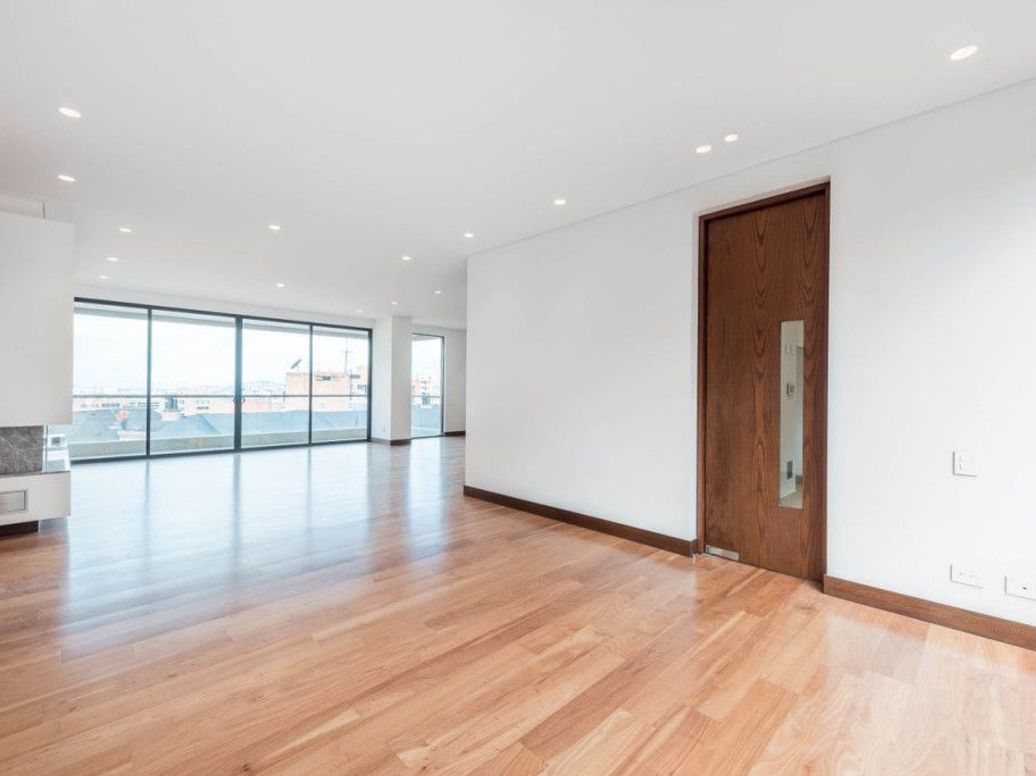 Apartamento de 3 alcobas en venta en Los Rosales, Bogotá, 275 m² · foto 4 de 20