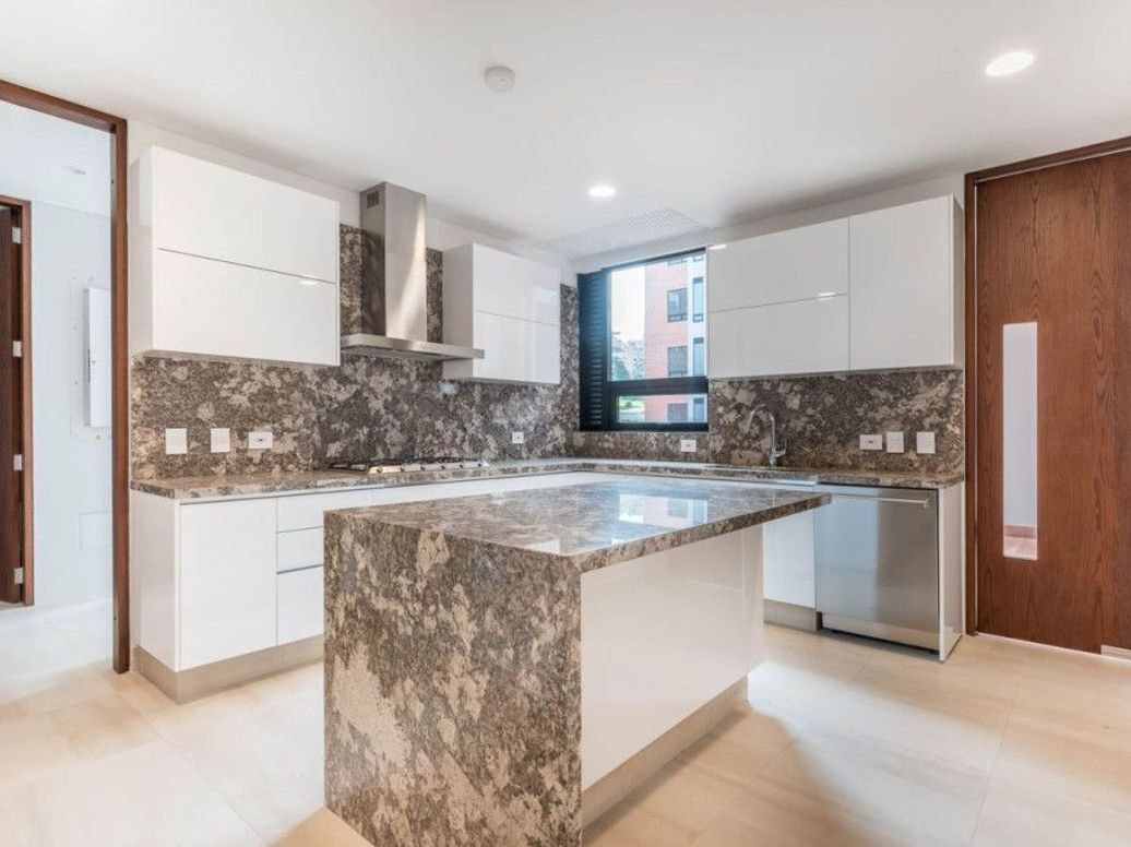 Apartamento de 3 alcobas en venta en Los Rosales, Bogotá, 275 m² · foto 8 de 20
