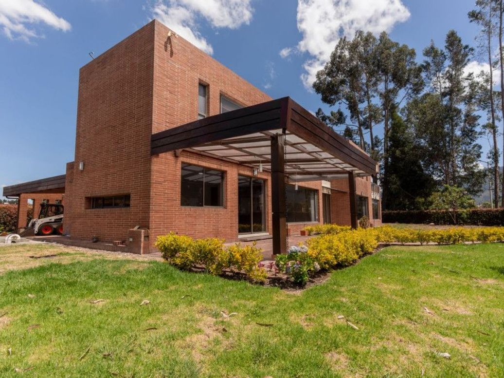 Casa de 5 alcobas en venta en Casa Blanca, Bogotá, 428 m² · foto 2 de 20