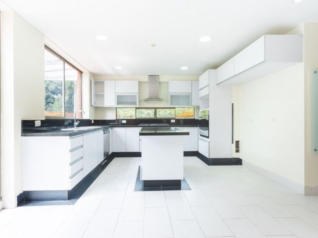 Casa de 5 alcobas en venta en Casa Blanca, Bogotá, 428 m² · foto 8 de 20