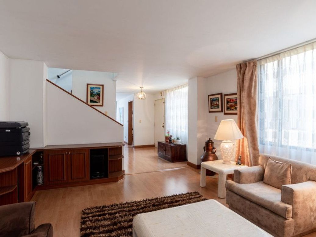 Apartamento de 3 alcobas en venta en El Contador, Bogotá, 151 m² · foto 2 de 19