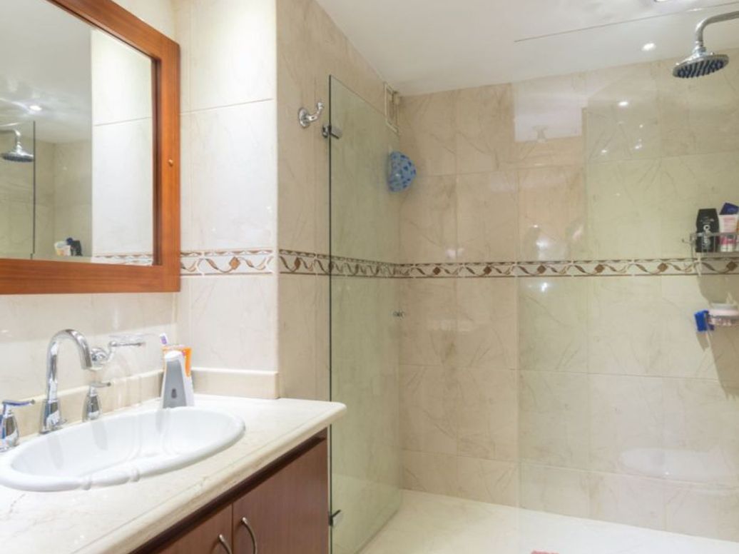 Apartamento de 3 alcobas en venta en Santa Barbara Central, Bogotá, 155 m² · foto 14 de 20