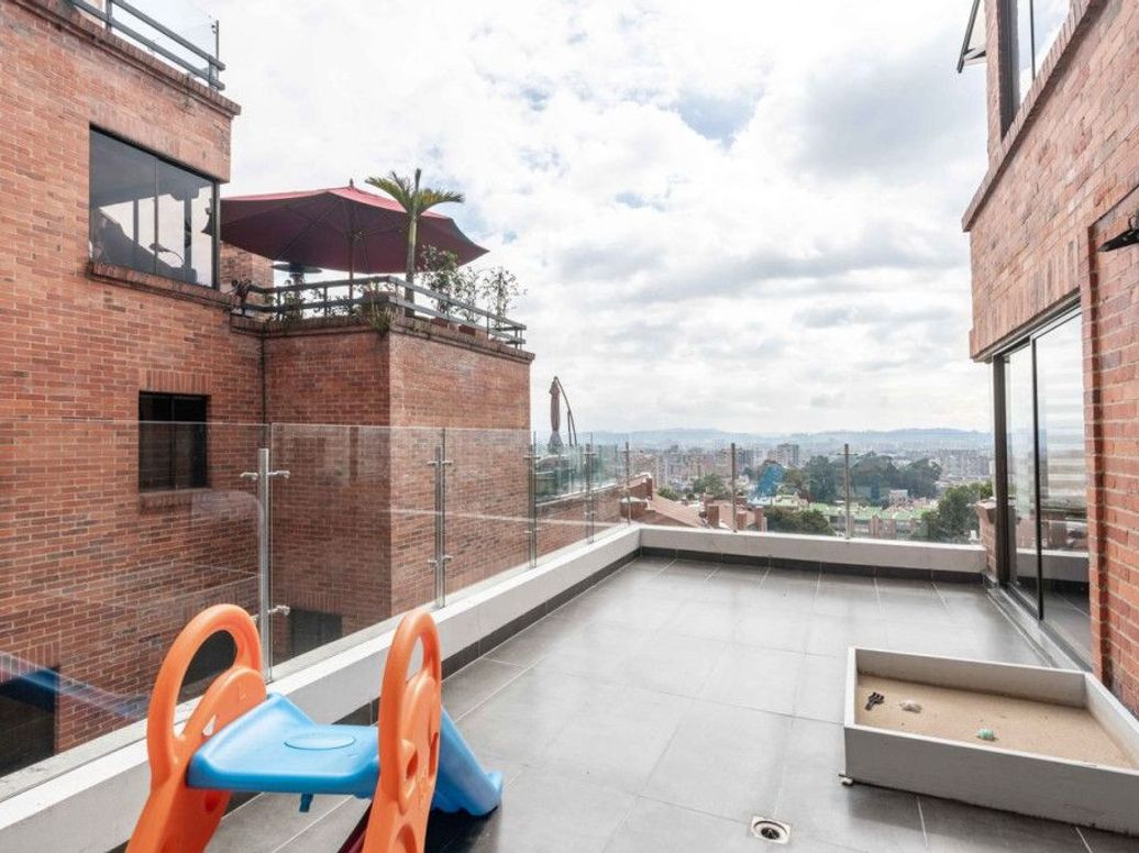 Apartamento de 4 alcobas en venta en Bosque De Pinos, Bogotá, 231 m² · foto 19 de 20